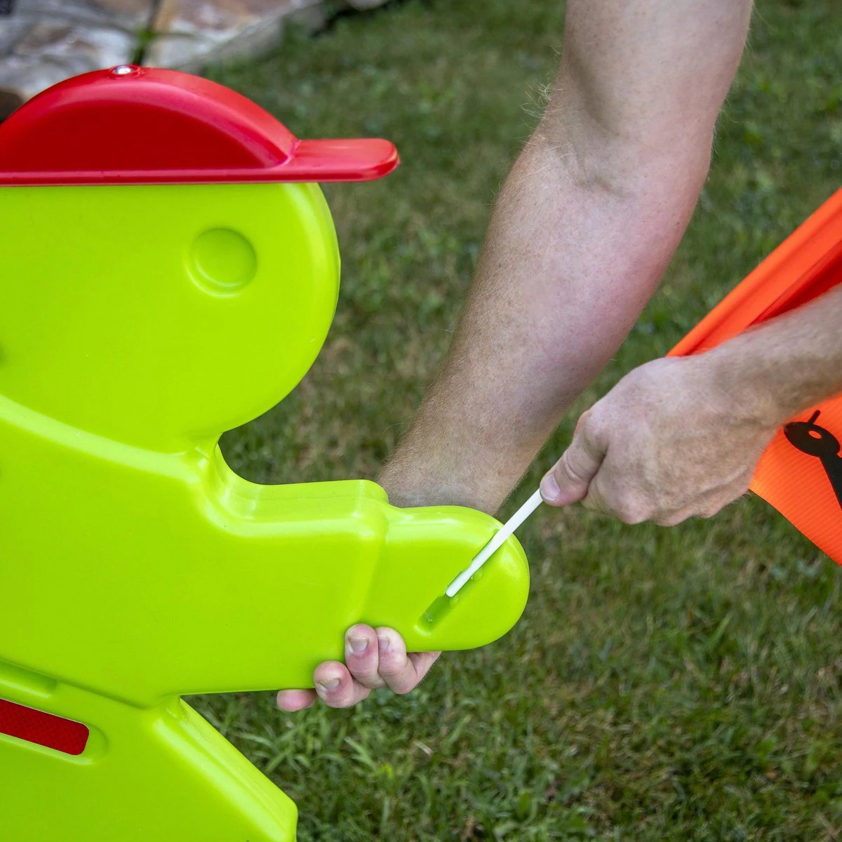 Victor Veilig Met Rode Waarschuwingsvlag - Verkeersmaatje / Verkeerspop In Fluoriserend Groen - Pas Op Spelende Kinderen Waarschuwingsbord Kid Alert - Image 5