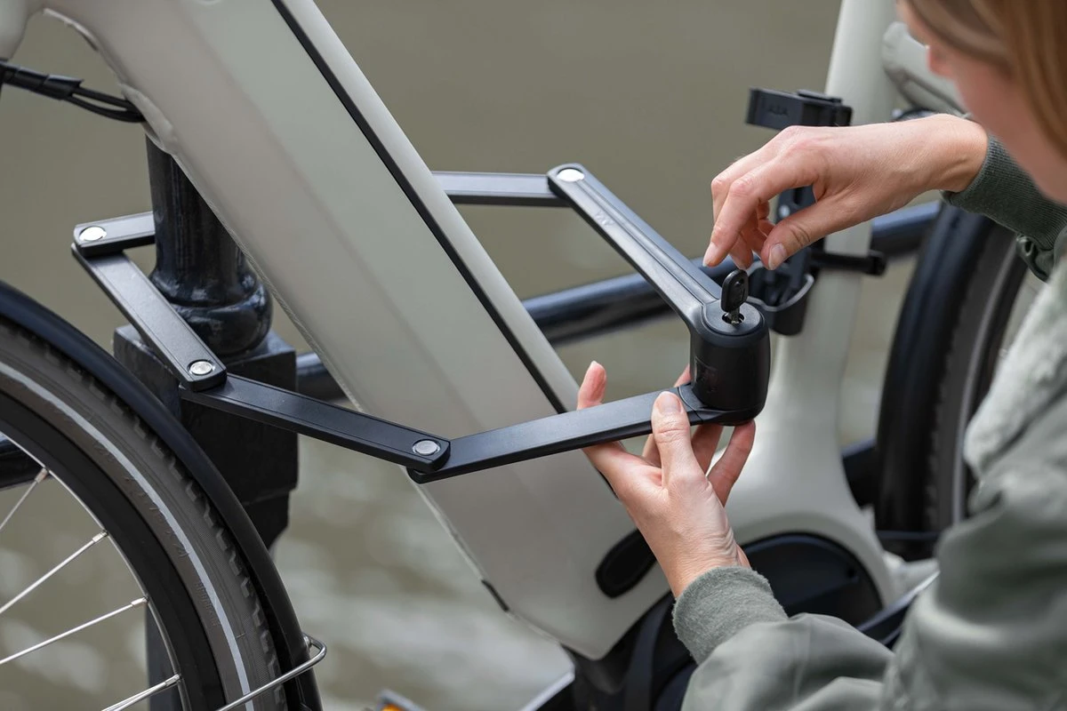 AXA Fold 85 Vouwslot - Fietsslot - Voor Elk Type Fiets - Met Houder - 85 Cm - Zwart - Image 5