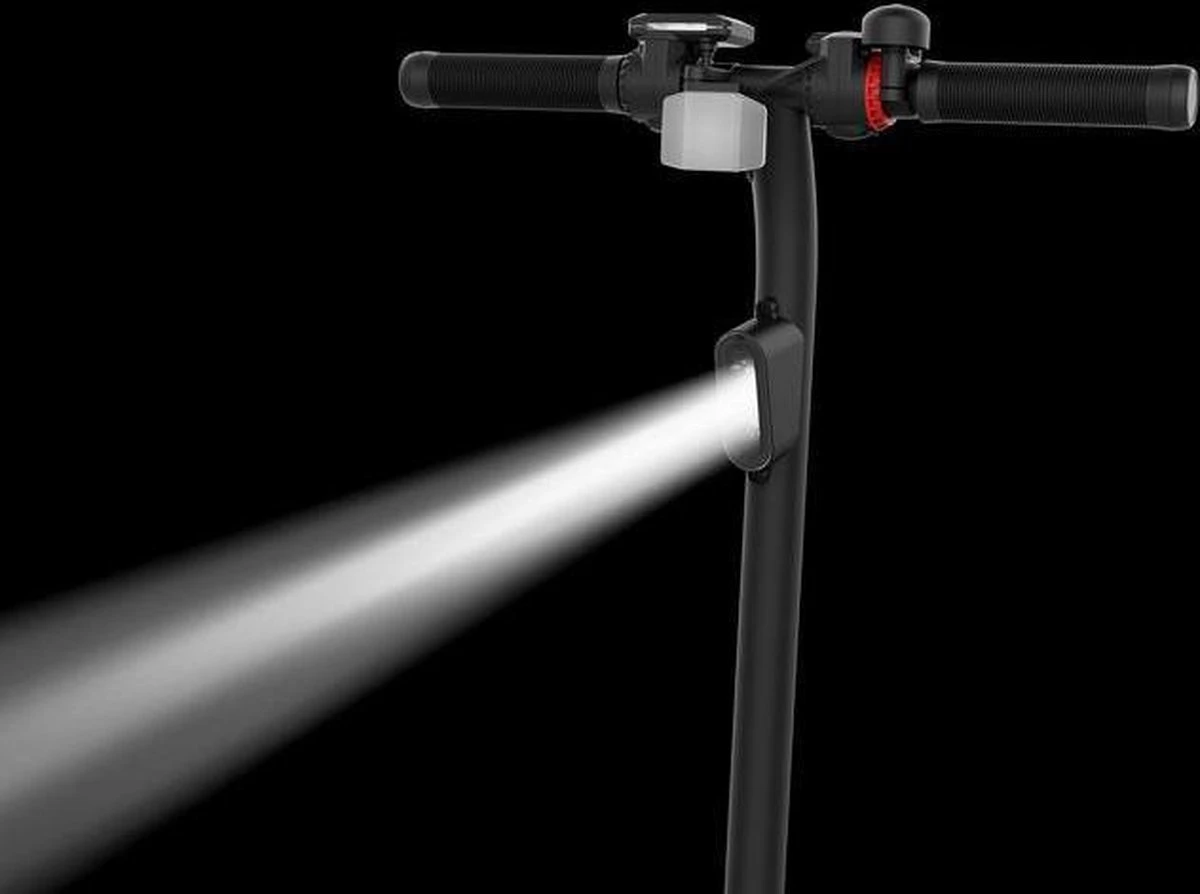 Denver Elektrische Step Volwassenen 20 Km/u - Tot 18km Actieradius - 350W - Inklapbaar - 8.5" Wielen - Aluminium Frame - LED Verlichting - SEL-85350 - Zwart - Image 8